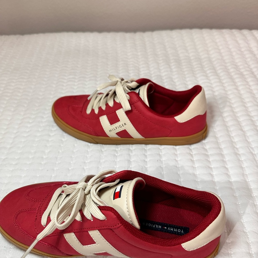 Tommy Hilfiger Red  and White/Cream Casual Sneakers women’s 8.5 - Picture 2 of 8